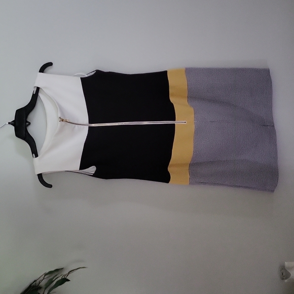 Women's Sleeveless Dress - Picture 2 of 2